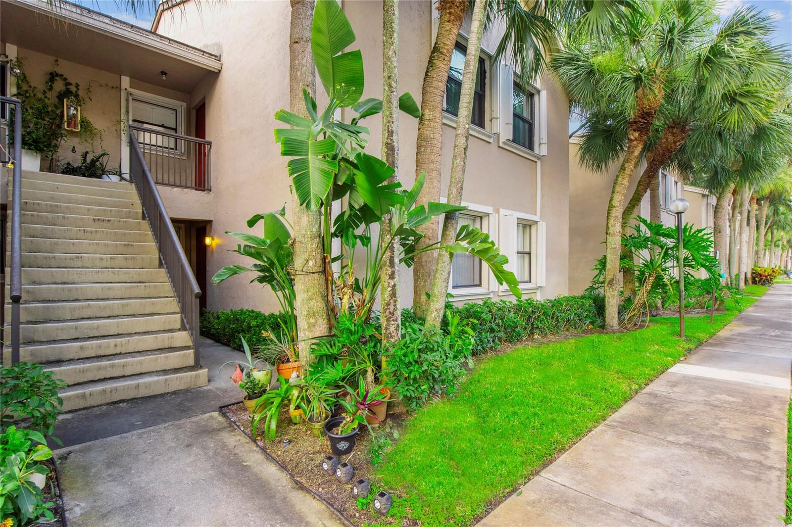 9625 Riverside Drive 4D — photo 5