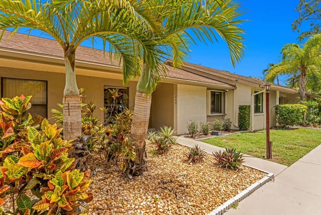 3086 S Oakland Forest Drive 1203, sold in Pines West, Oakland Park, FL