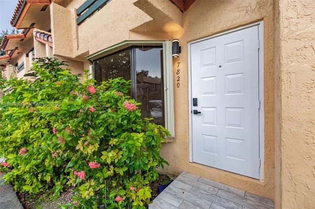 7820 SW 102nd Lane, sold in Dadeland Cove, Miami, FL
