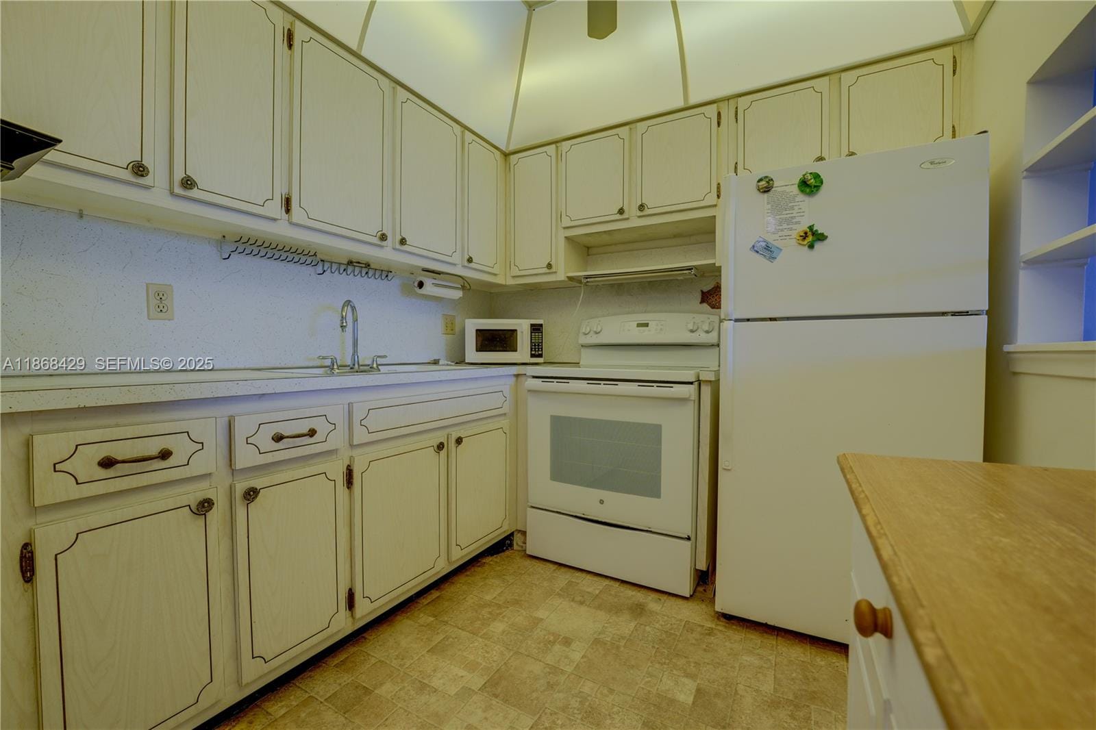 3280 Cynthia Lane 205 — photo 6