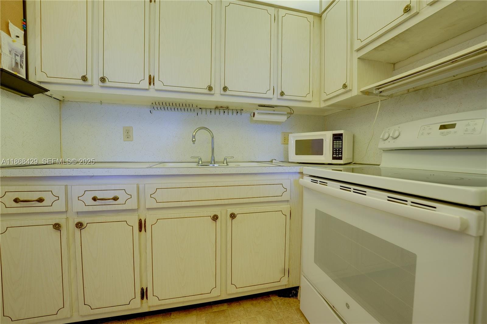 3280 Cynthia Lane 205 — photo 7