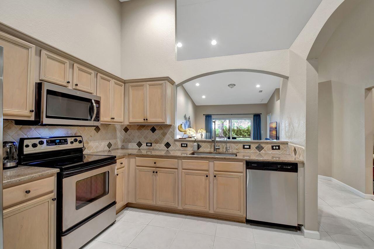 9383 Bridgeport Drive — photo 8