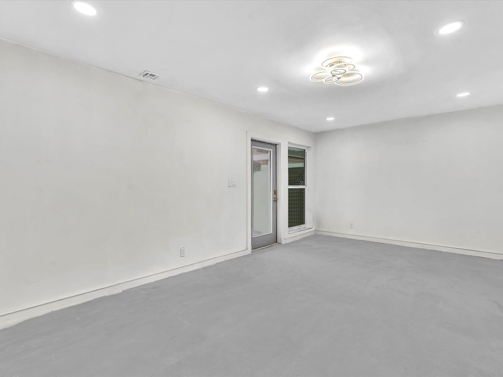 6641 Douglas Street — photo 11