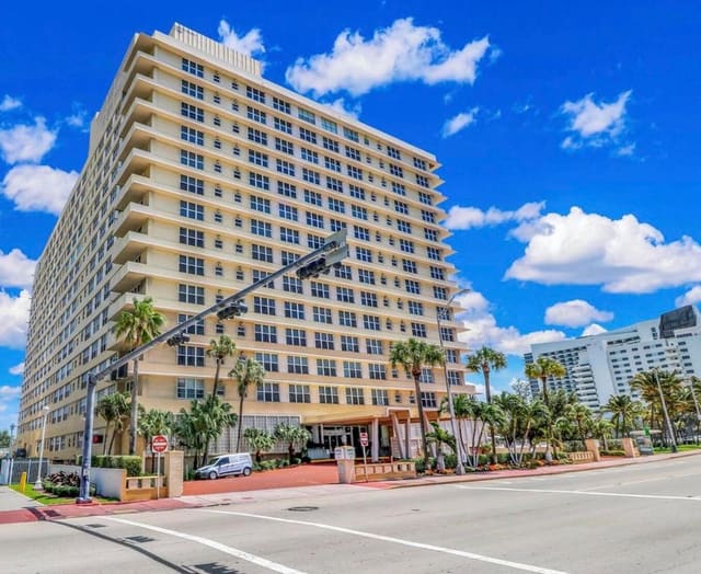 4747 Collins Avenue 305, sold in Mimosa Condo, Miami Beach, FL