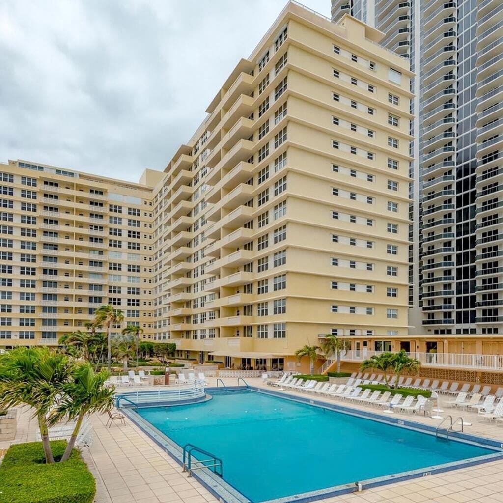 4747 Collins Avenue 305, Miami Beach, FL 33140 photo 2