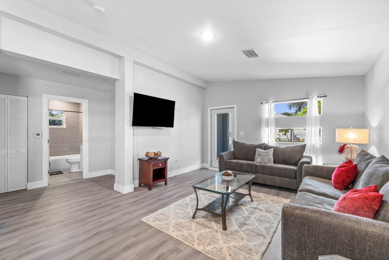 408 SW 4th Street — photo 8