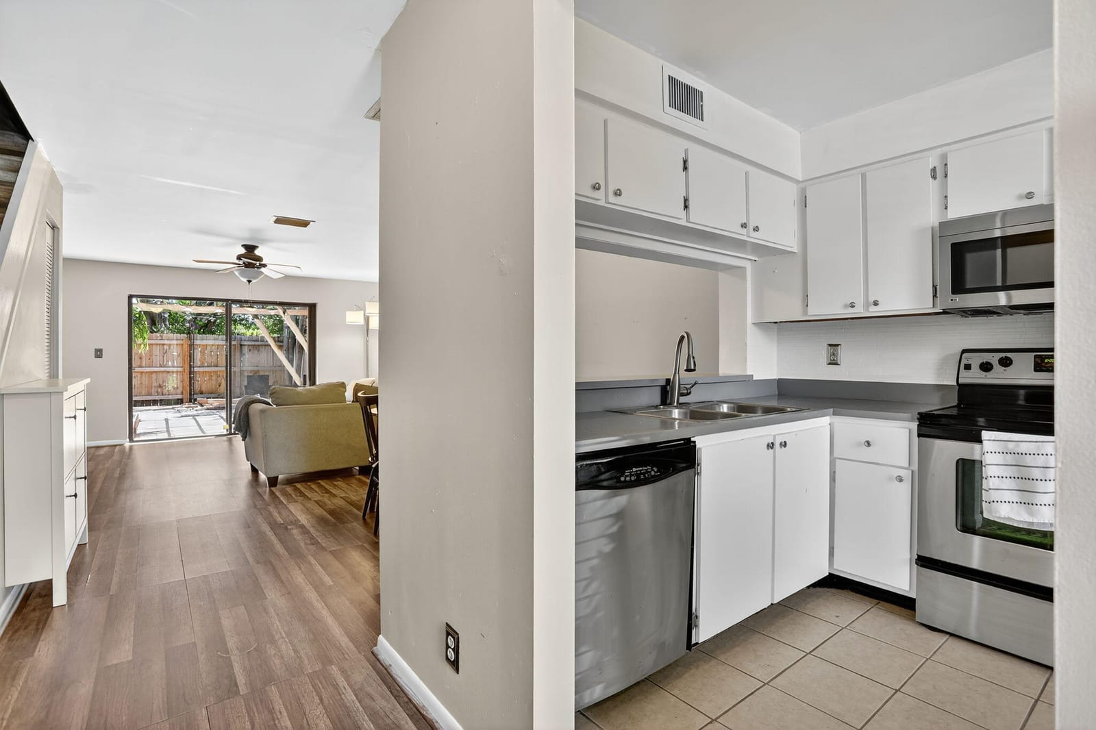 3072 S Oakland Forest Drive 406 — photo 3