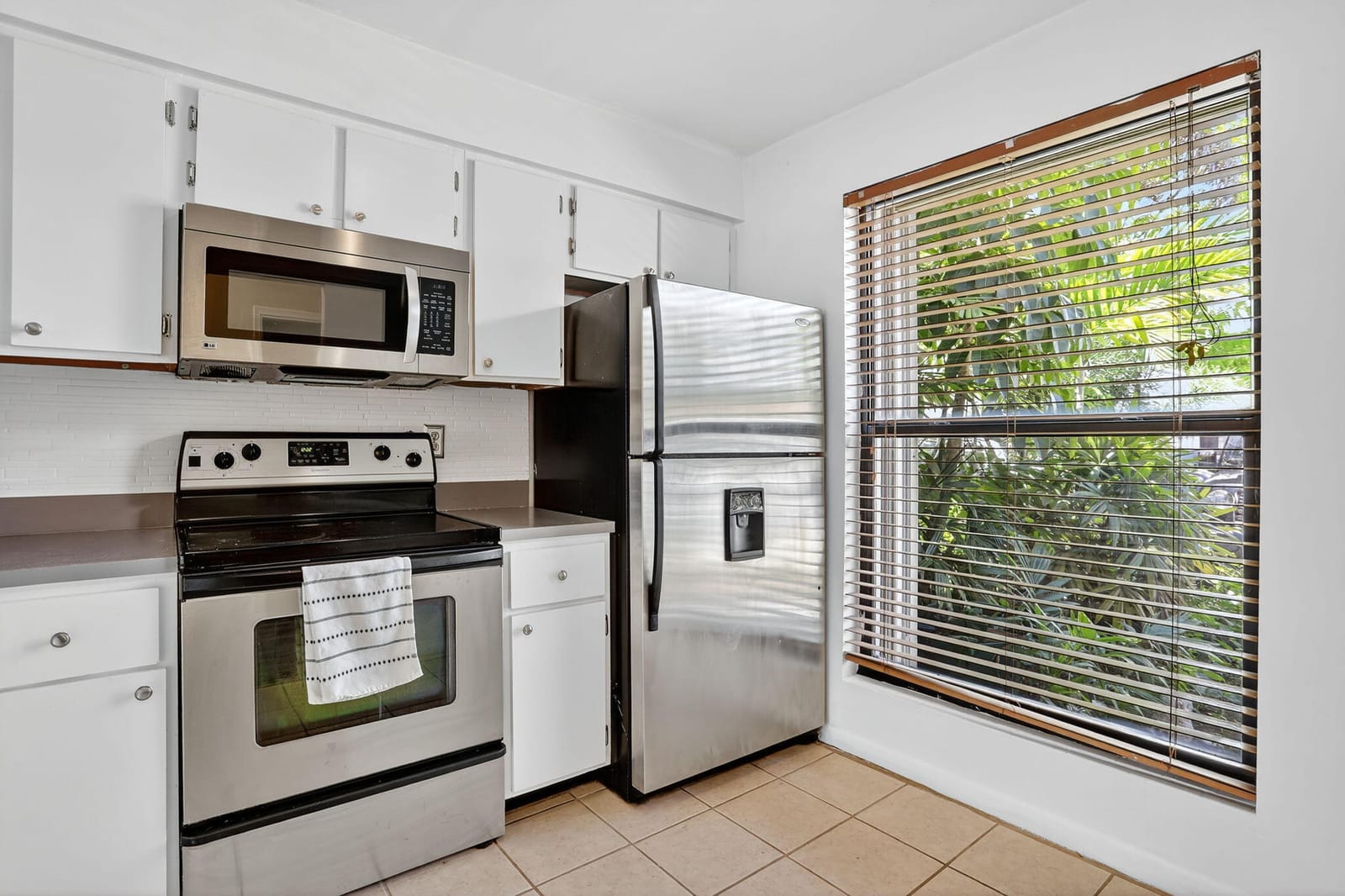 3072 S Oakland Forest Drive 406 — photo 7