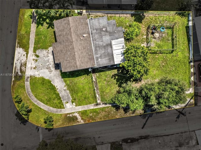 870 E 39th Place, sold in Linden Gardens, Hialeah, FL