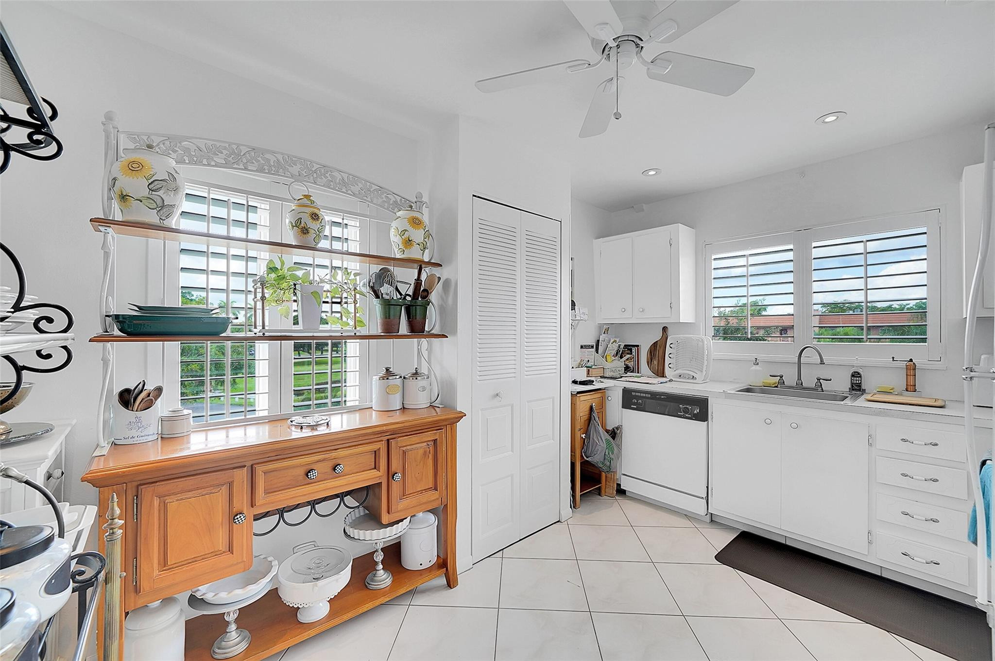 9481 Sunrise Lakes Boulevard 310, Sunrise, FL 33322, Sunrise