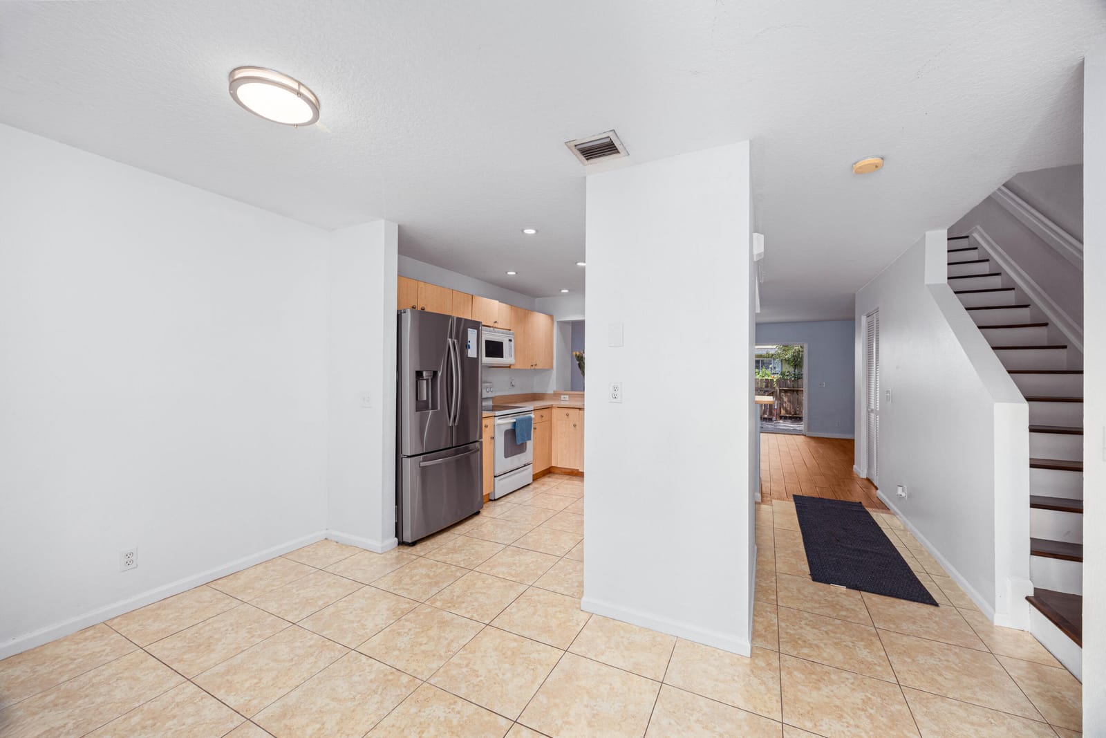 507 E Coast Avenue — photo 3