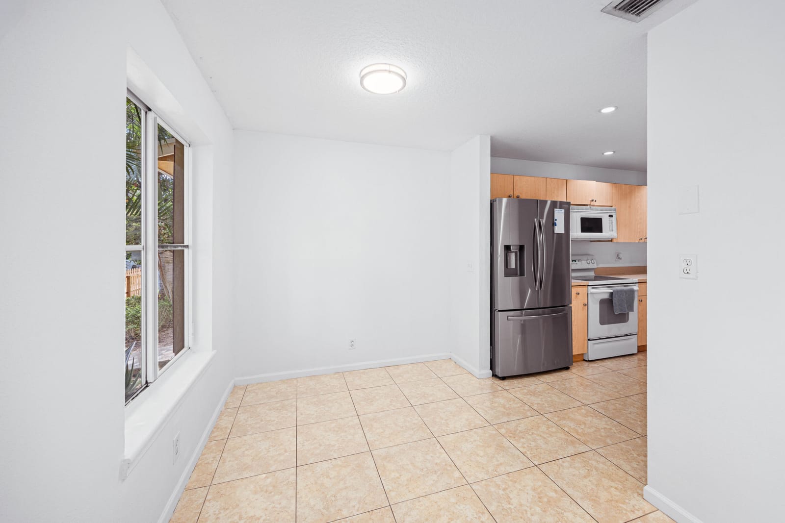 507 E Coast Avenue — photo 5