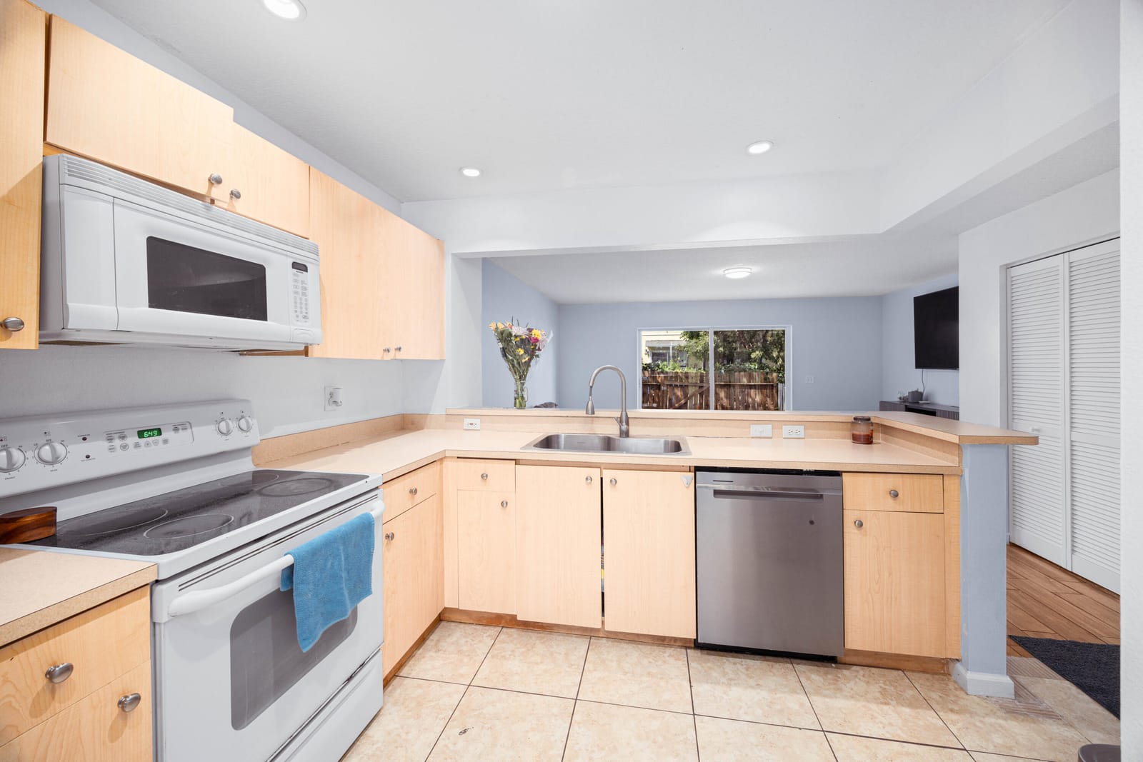 507 E Coast Avenue — photo 7