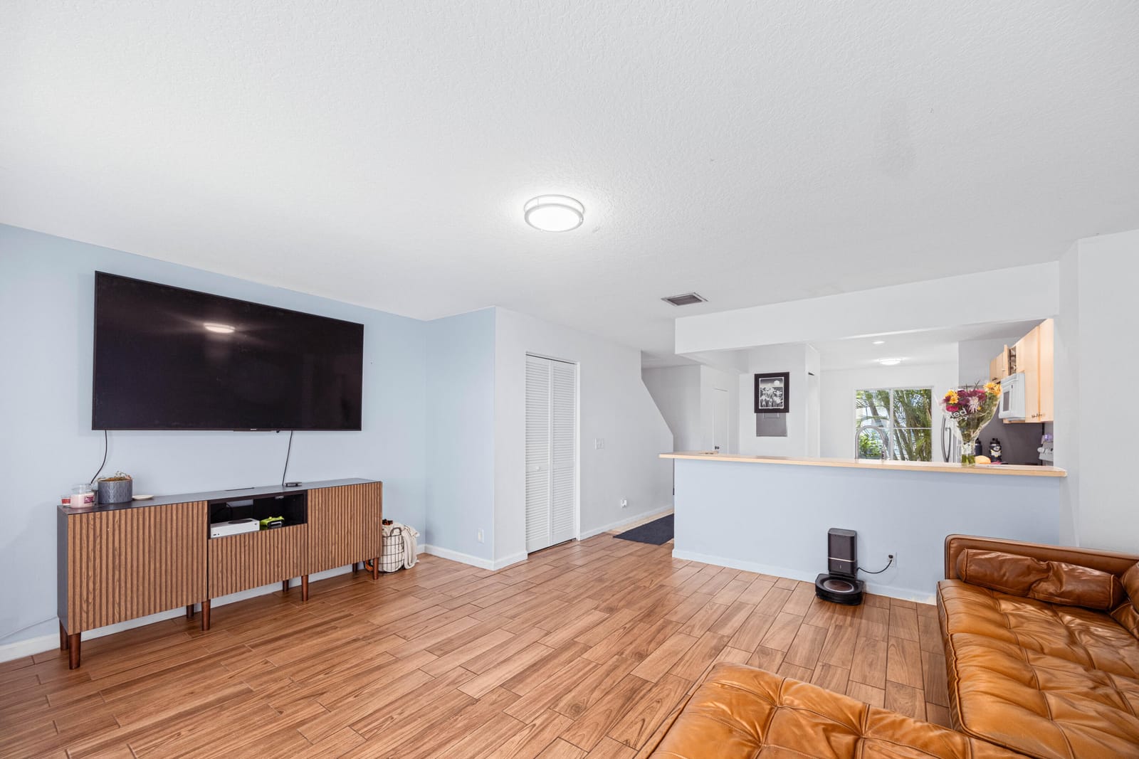 507 E Coast Avenue — photo 9
