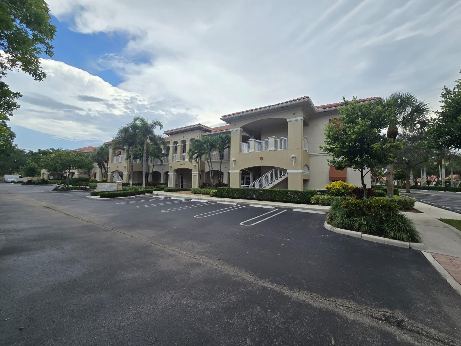 5401 N University Drive 203 — photo 2