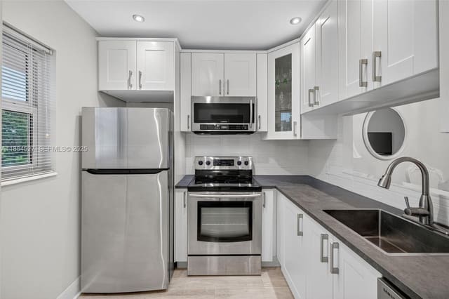5001 NW 34th Street 304, Lauderdale Lakes, FL 33319