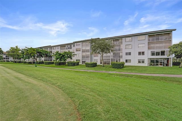 800 SW 125th Way 312O, Pembroke Pines, FL 33027