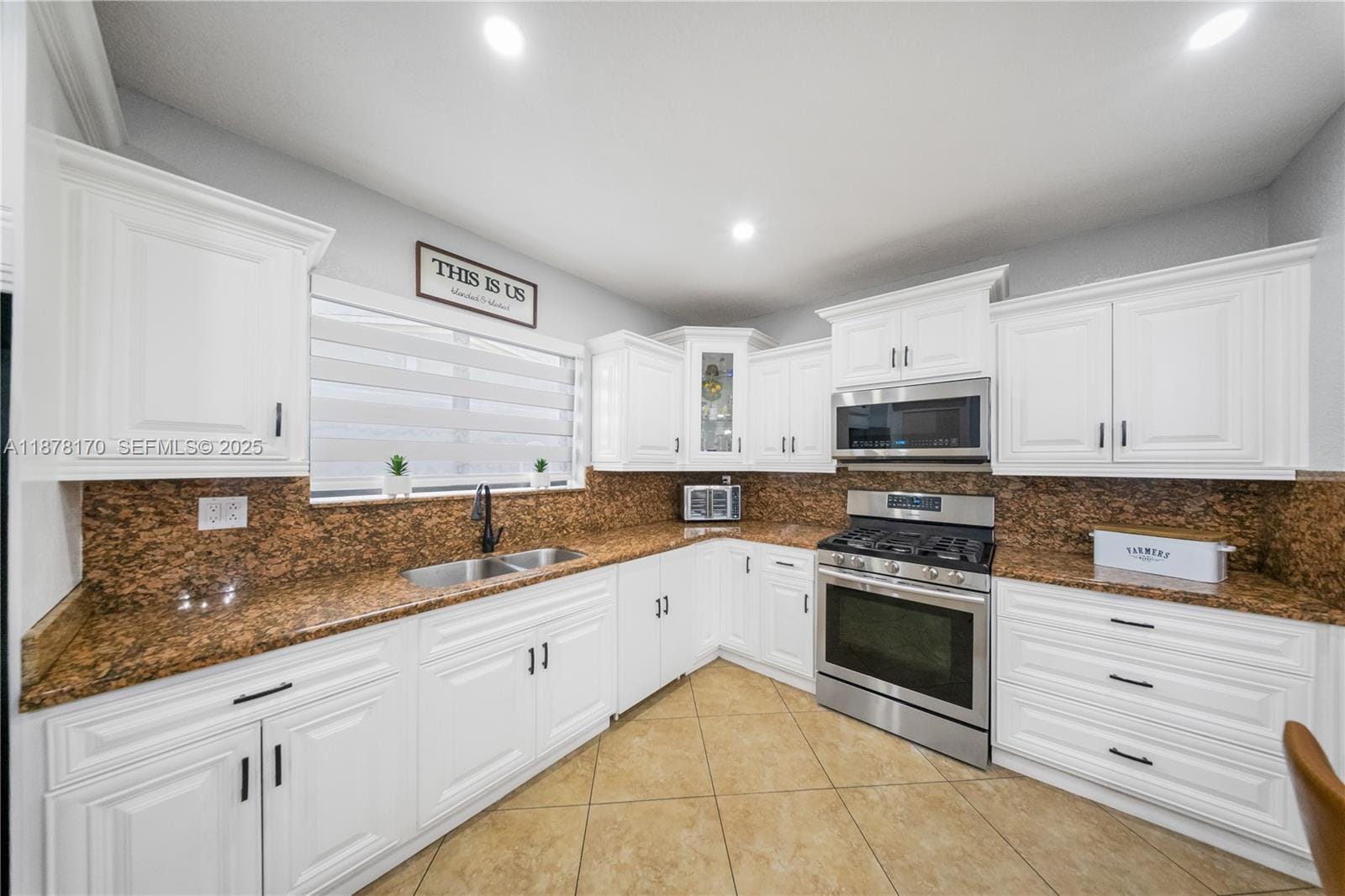 421 W 55th Place, Hialeah, FL 33012 photo 11