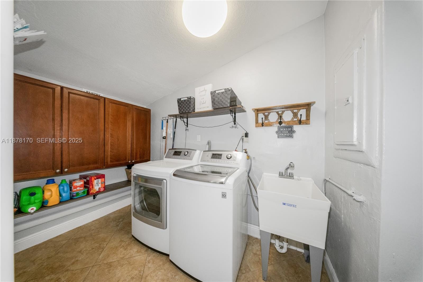 421 W 55th Place, Hialeah, FL 33012 photo 19