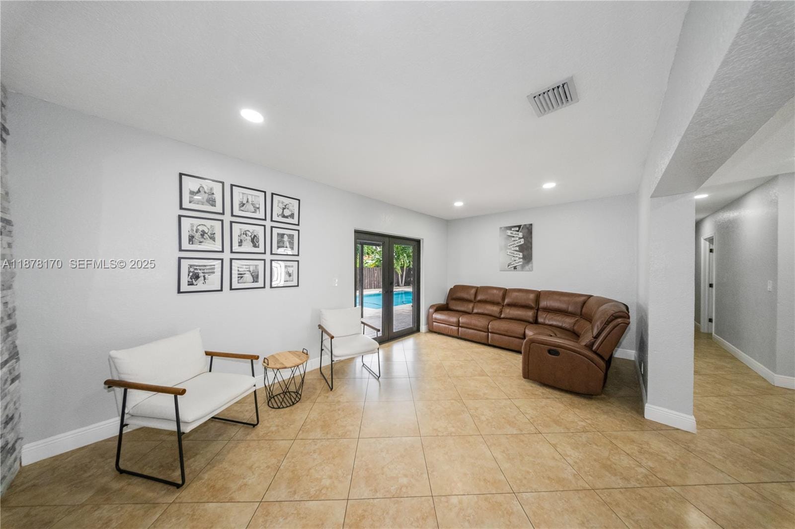 421 W 55th Place, Hialeah, FL 33012 photo 4