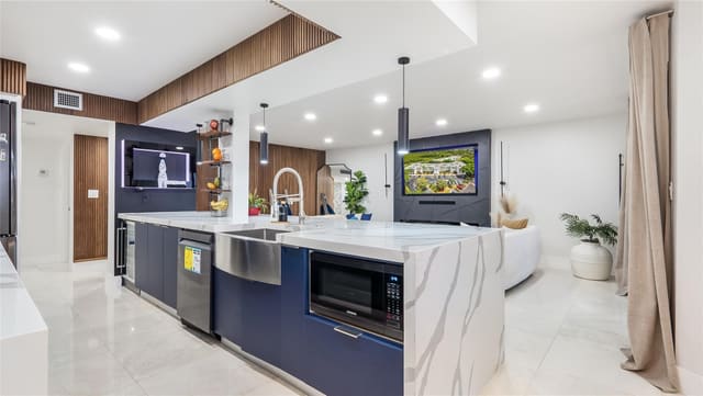 1410 Sheridan Street 7i, Hollywood, FL 33020