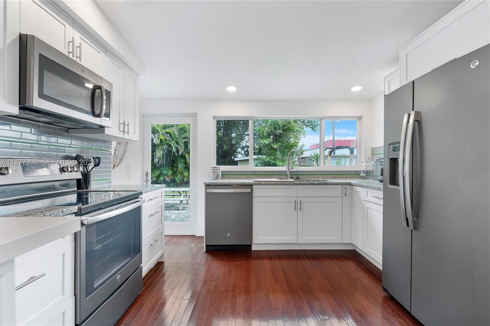 660 NE 32nd Street, Oakland Park, FL 33334