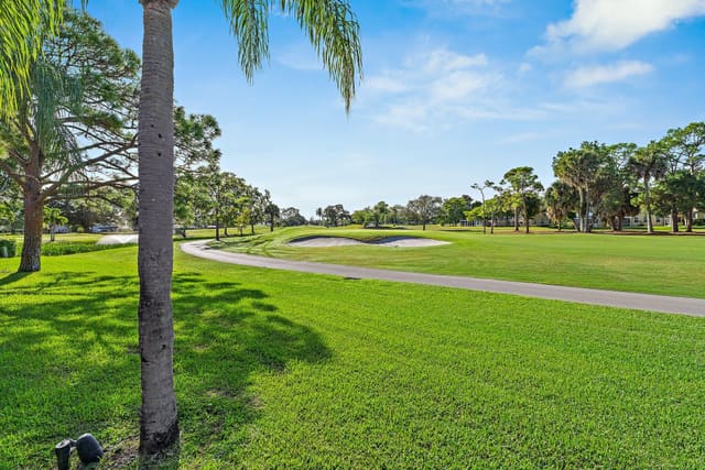 271 Old Meadow Way, sold in Pga Patio Homes, Palm Beach Gardens, FL