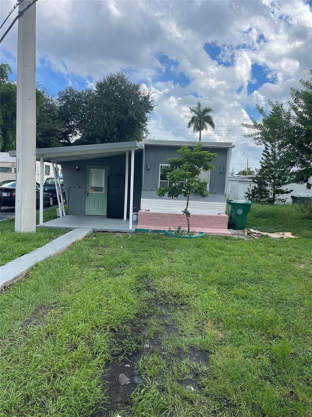 8556 Berkley Drive, Davie, FL 33324
