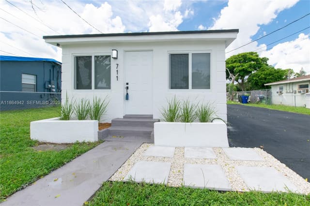 711 NW 15th Way, sold in Carver Park, Fort Lauderdale, FL