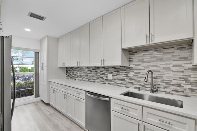 8844 Belle Aire Dr Drive 224, Boca Raton, FL 33433