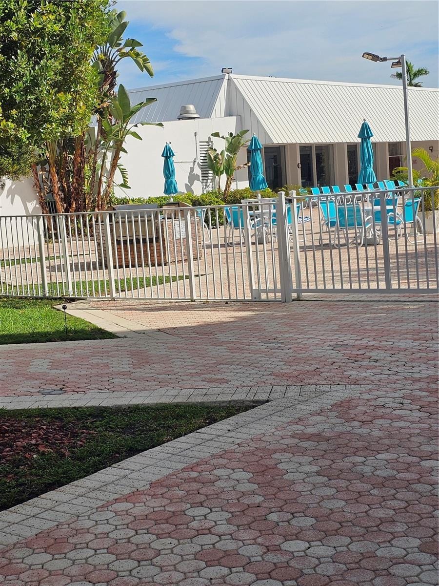 20400 W Country Club Drive 315 — photo 4