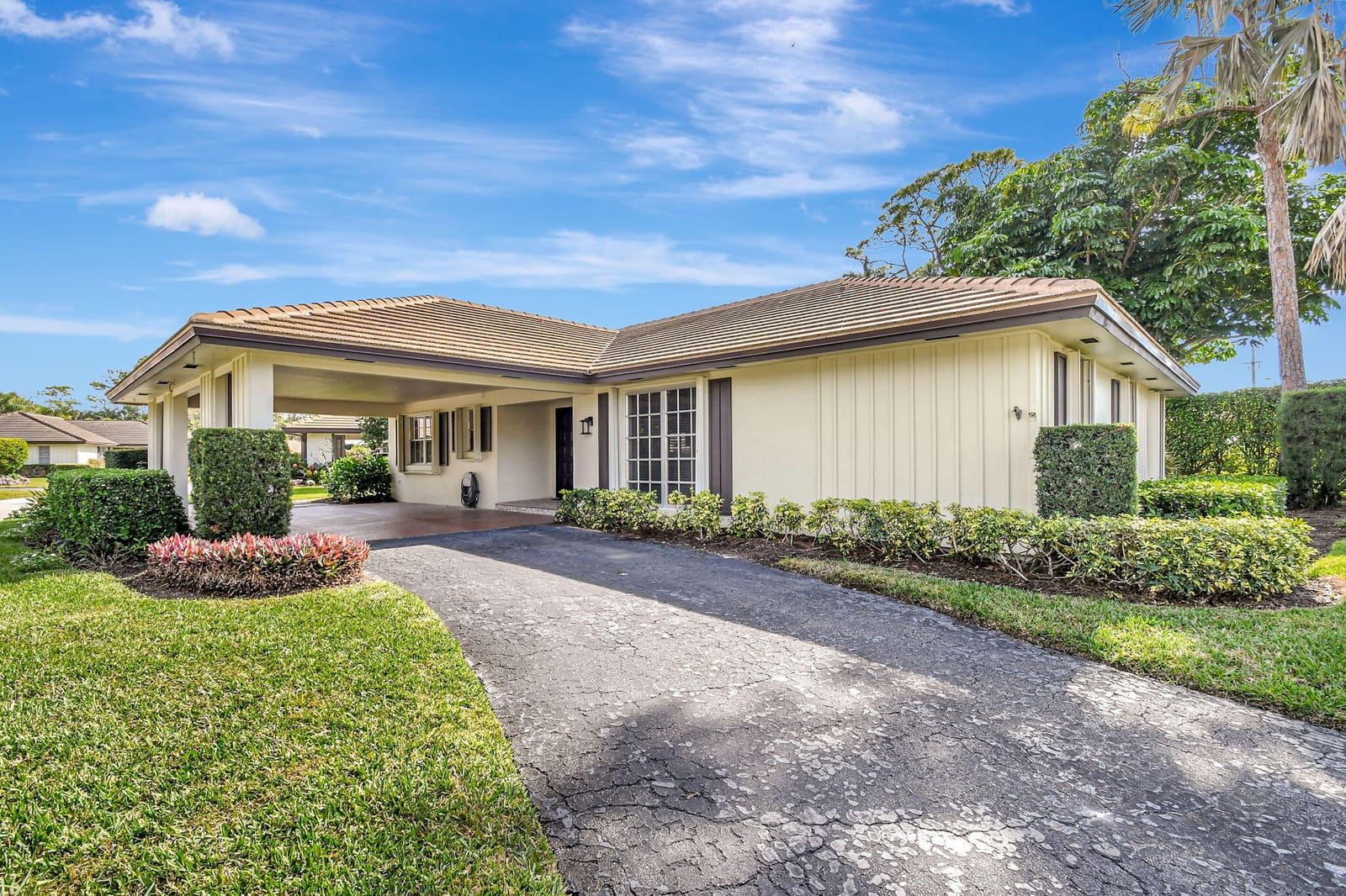 538 Forestview Drive, Atlantis, FL 33462 photo 2