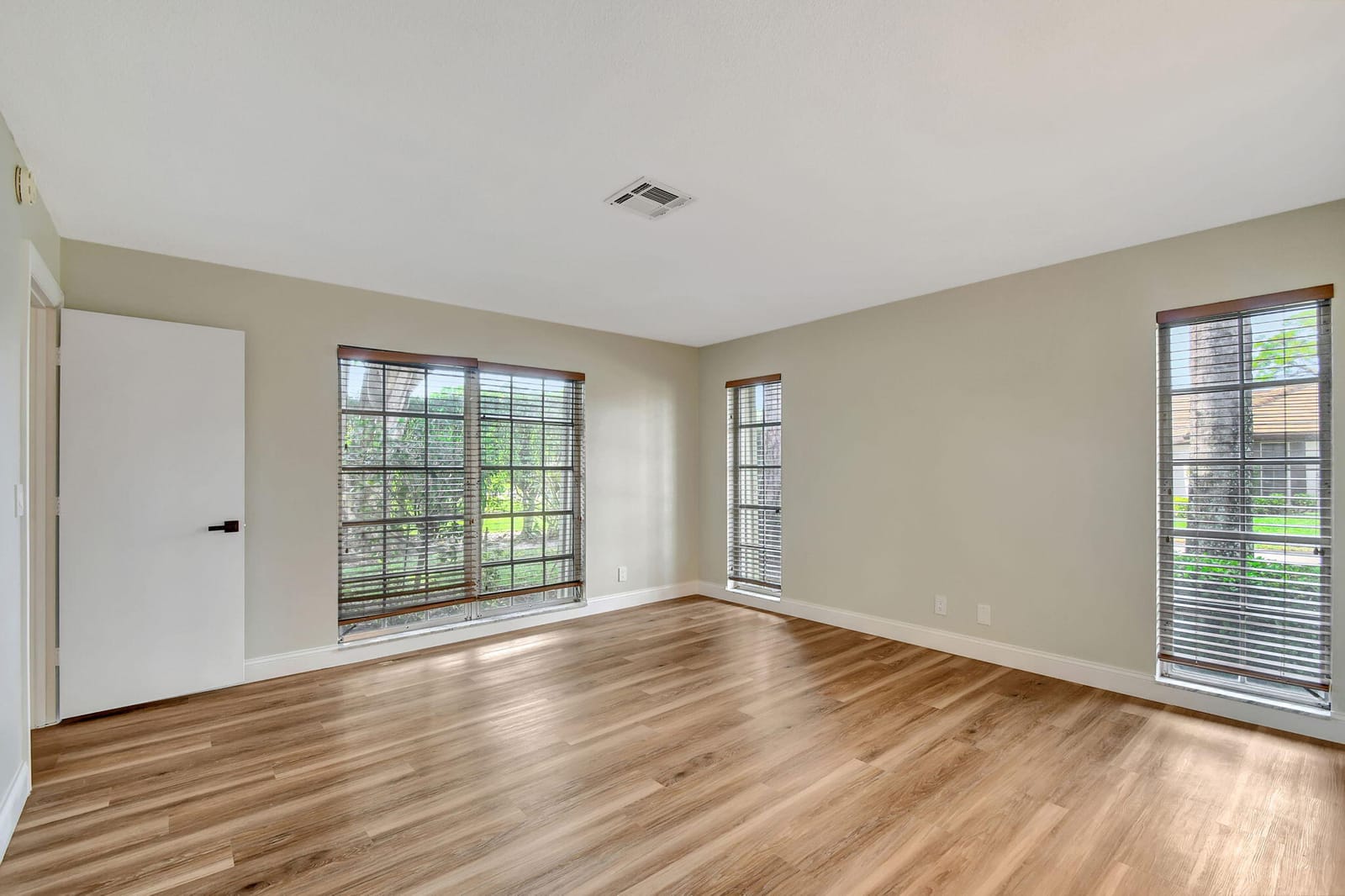 538 Forestview Drive, Atlantis, FL 33462 photo 25