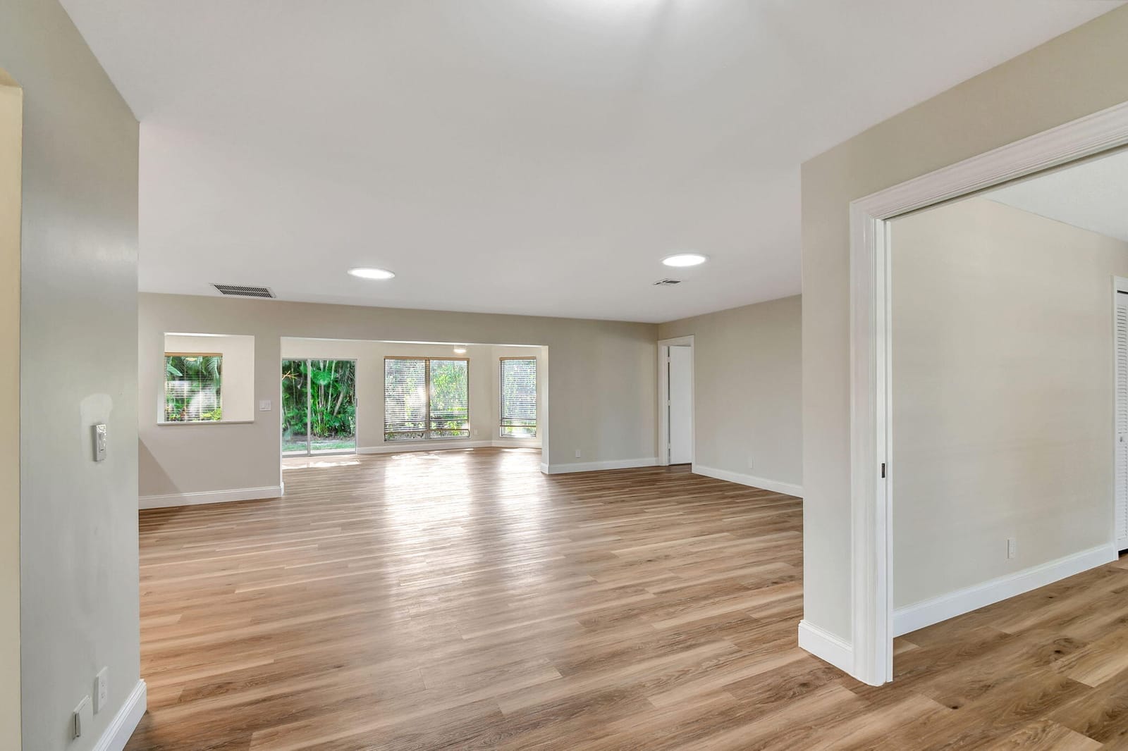 538 Forestview Drive, Atlantis, FL 33462 photo 6