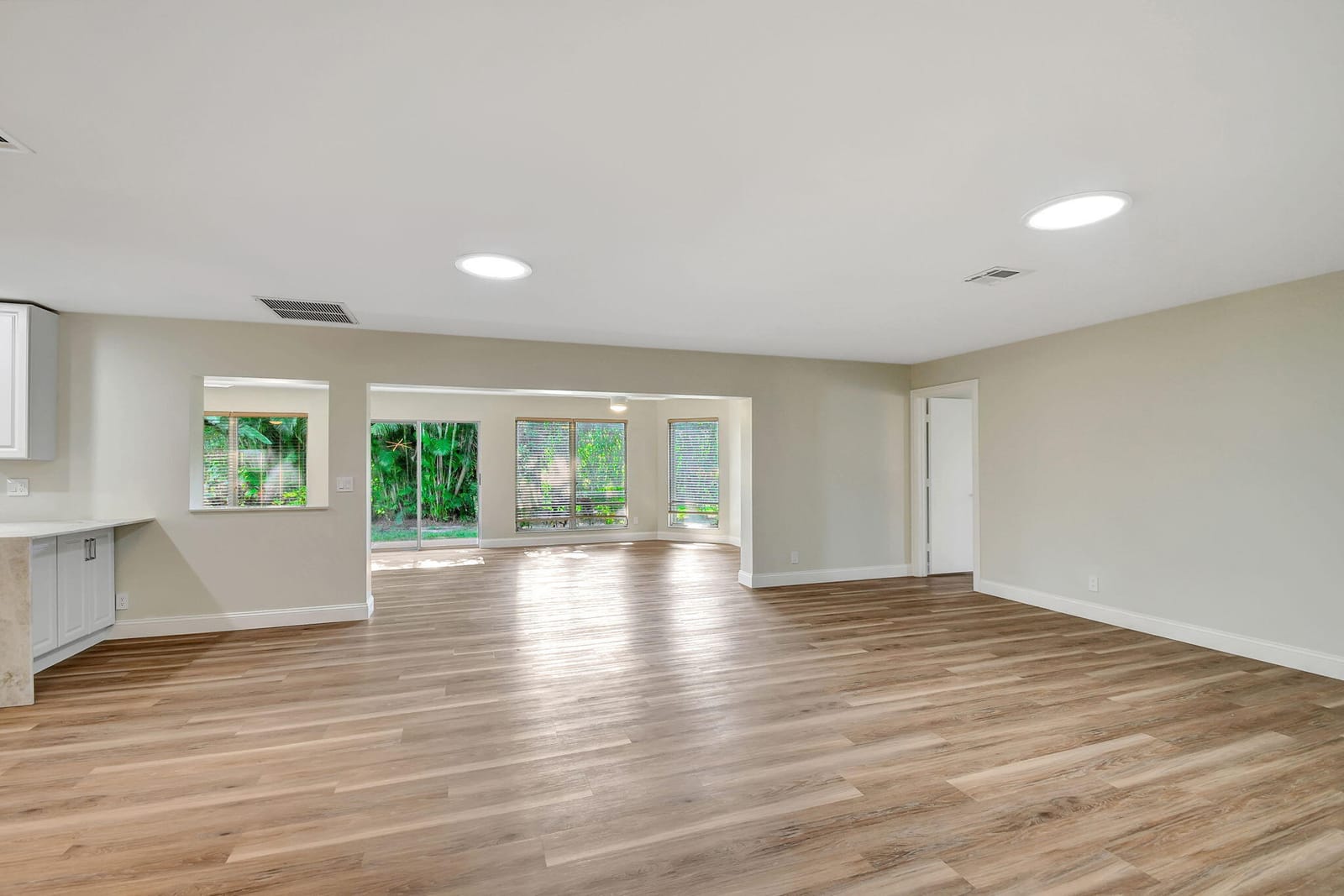 538 Forestview Drive, Atlantis, FL 33462 photo 8
