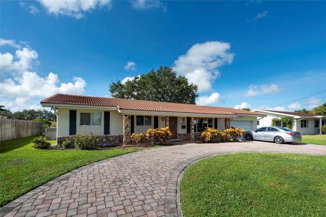 7200 NW 10th Court, Plantation, FL 33313