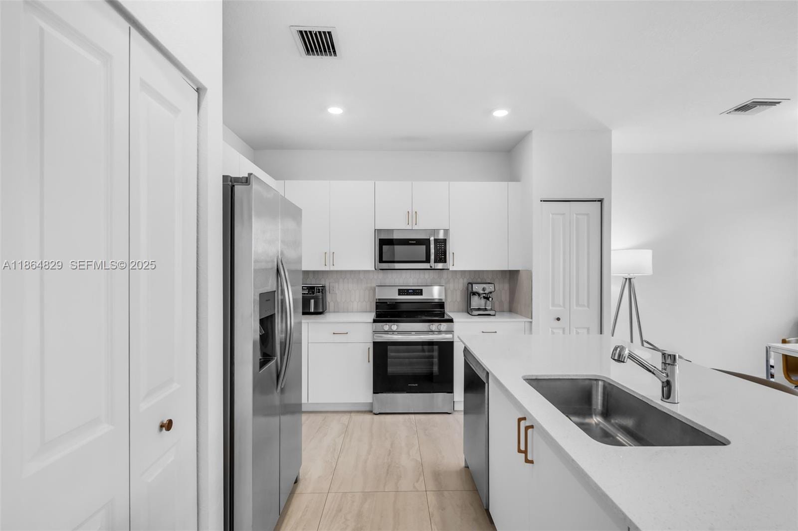 11927 NW 46th Street — photo 8