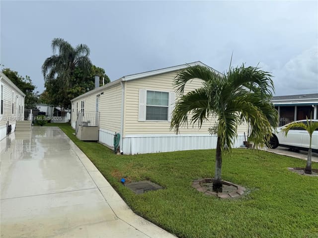3041 W Marina Drive, Dania Beach, FL 33312