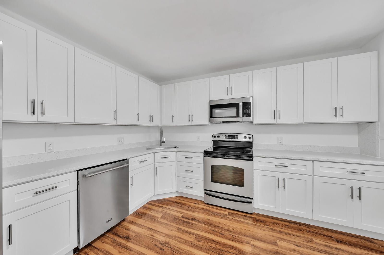 4111 Coral Tree Circle 324 — photo 11