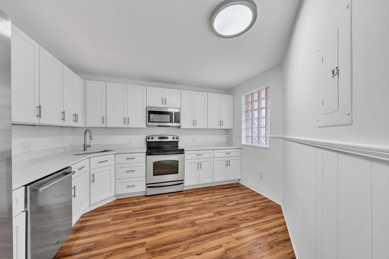 4111 Coral Tree Circle 324 — photo 10