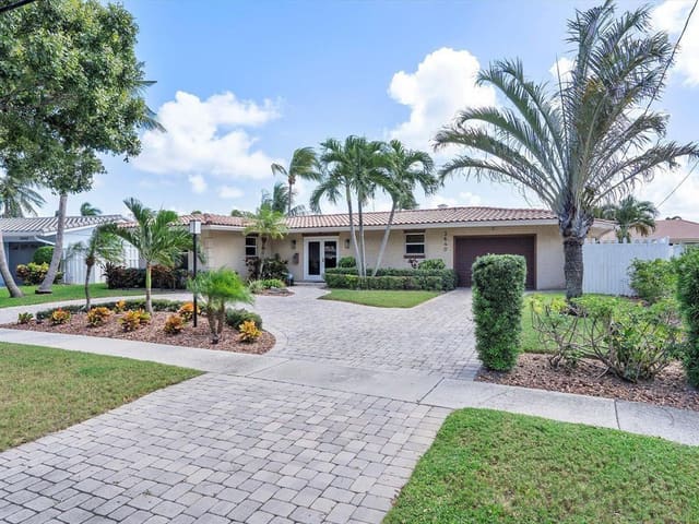 2640 NE 49th Street, sold in Coral Key Villas 2nd Sec, Lighthouse Point, FL