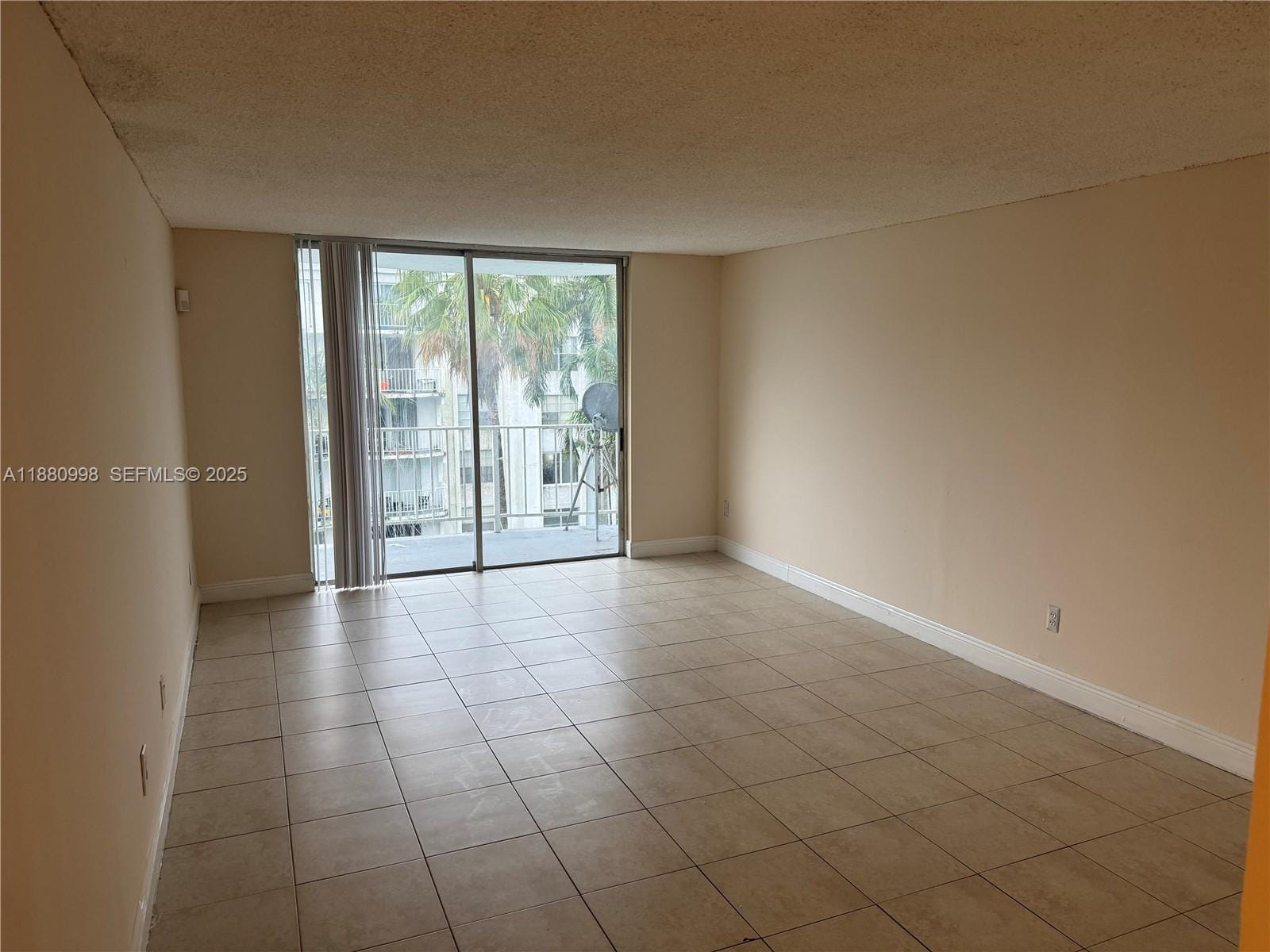 486 NW 165th St Road B-506, Miami, FL 33169 photo 4