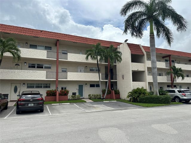 8901 S Hollybrook Boulevard 306, Pembroke Pines, FL 33025