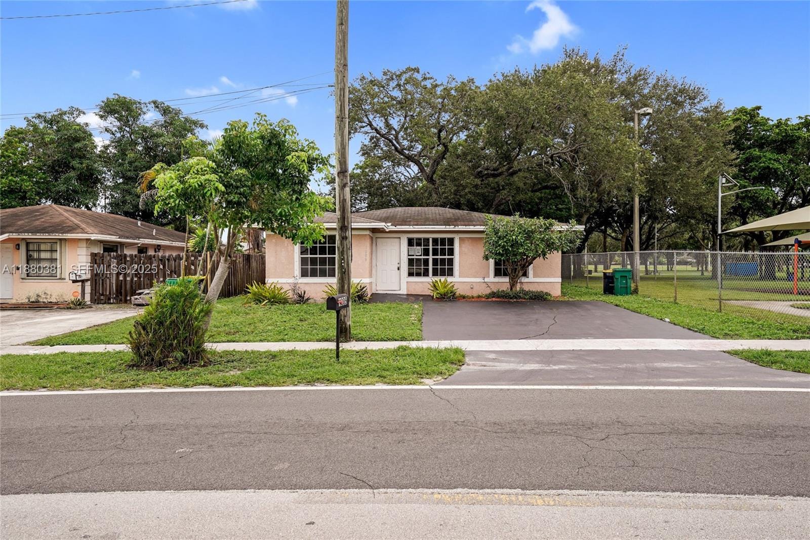 1009 SW 12th Avenue, Dania Beach, FL 33004 photo 2