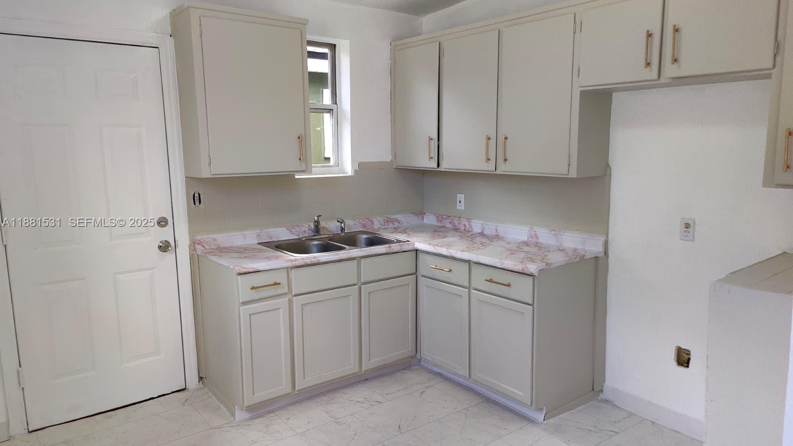 1630 Barnett Street — photo 2