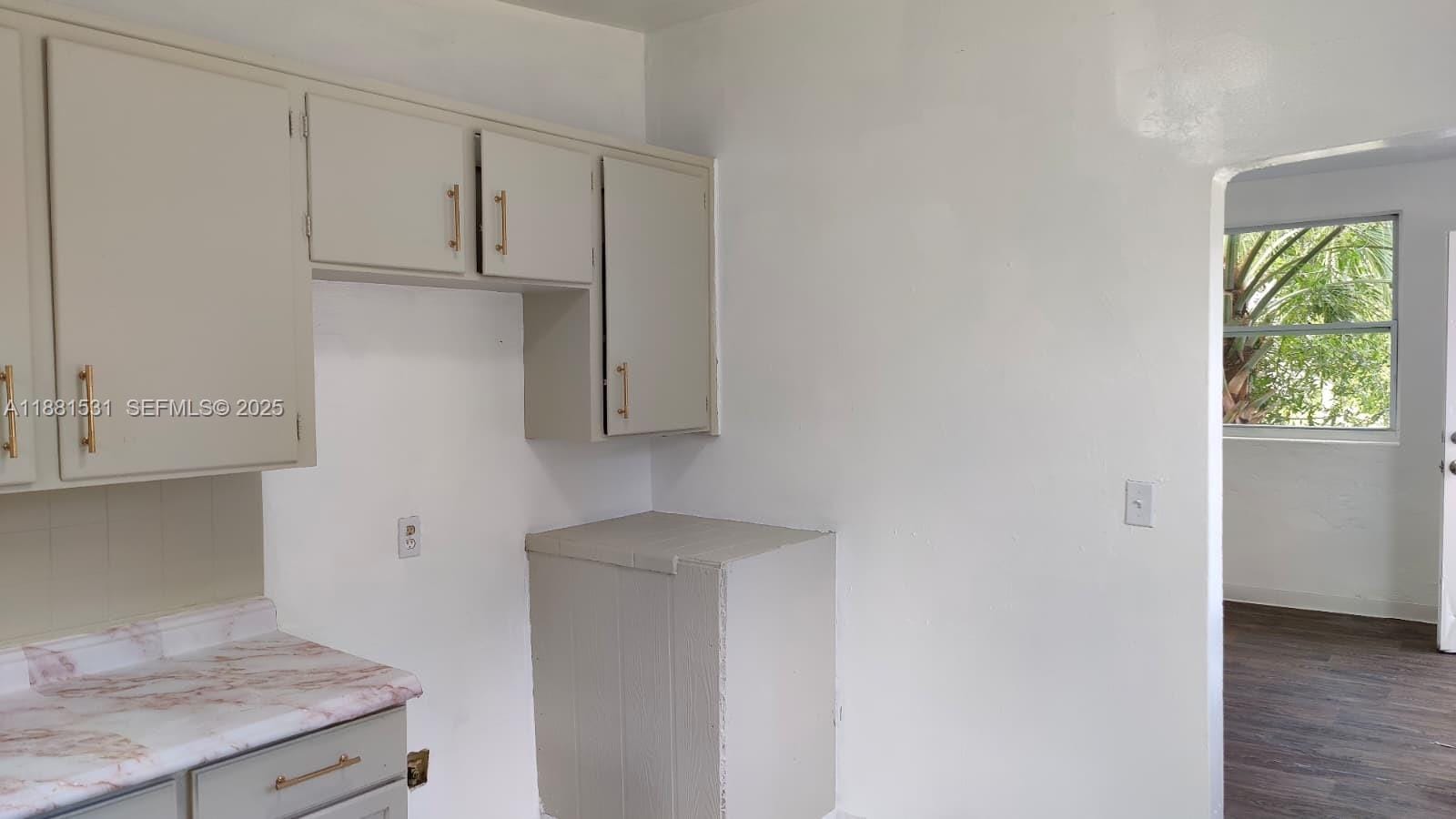 1630 Barnett Street — photo 3