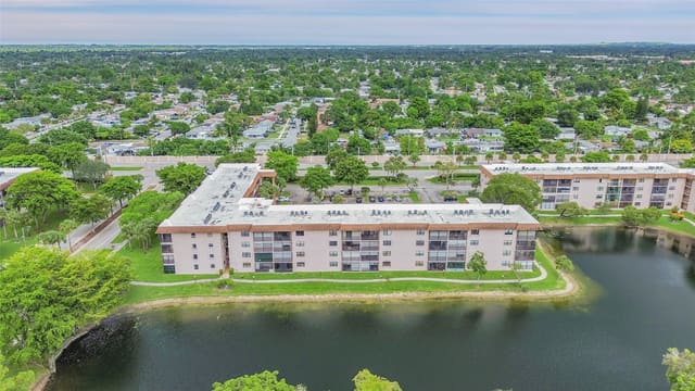 4940 E Sabal Palm 202, Tamarac, FL 33319