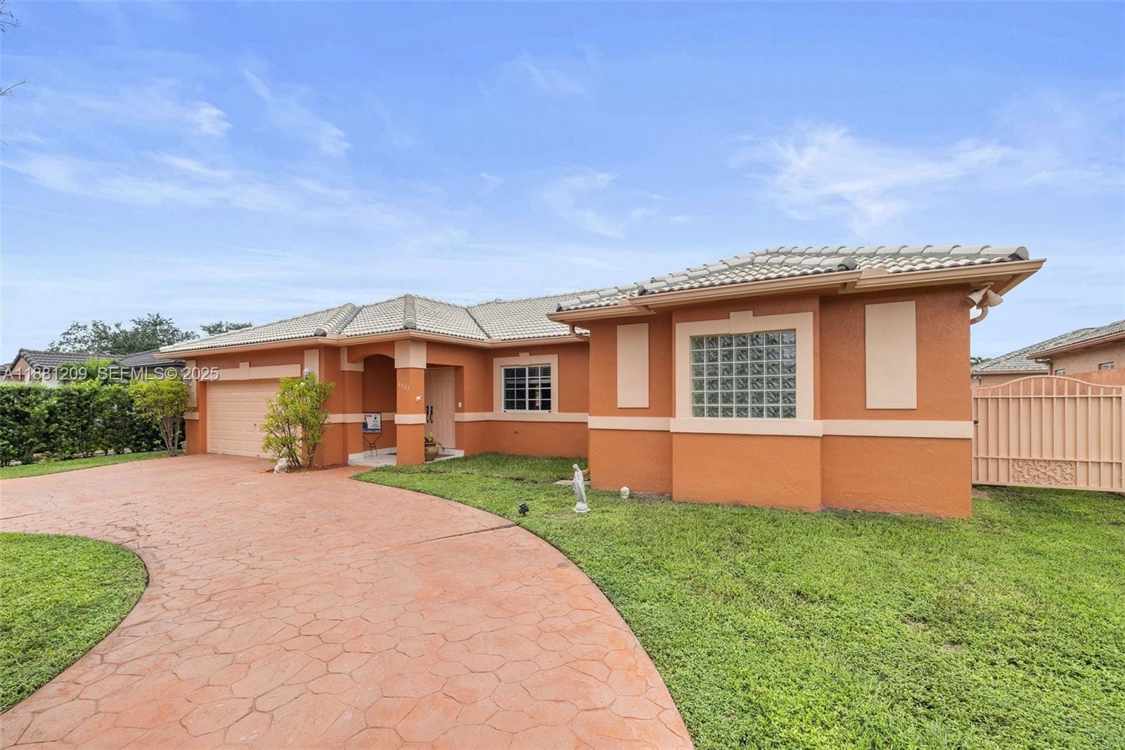 8883 NW 174th Terrace, Hialeah, FL 33018 photo 2