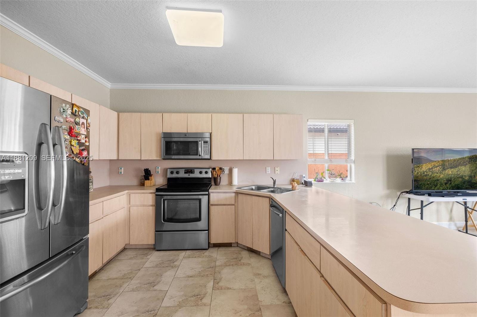 8883 NW 174th Terrace, Hialeah, FL 33018 photo 12
