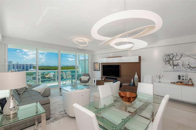 400 Sunny Isles Boulevard 1122 CORNER UNIT, sold in 400 Sunny Isles Condo Eas, Sunny Isles Beach, FL
